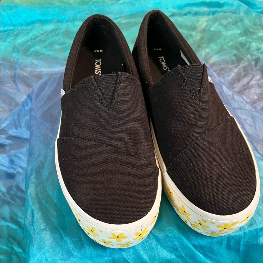 Toms Fenix Platform black with yellow floral platform 8.5 NWT - Picture 5 of 11